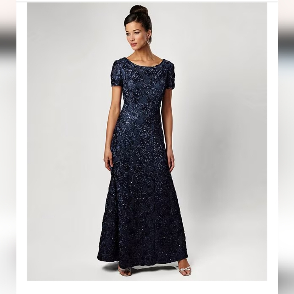 Sequin Floral Lace Ribbon Rosette Round Neck Short Sleeve Gown